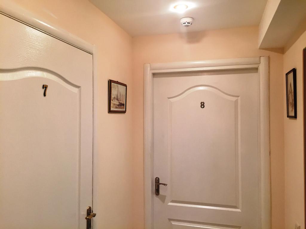 Westend Hostel Kiev Rum bild